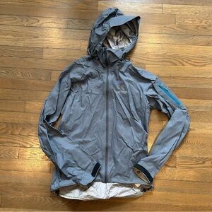 Arc’teryx men’s size small blue rain jacket